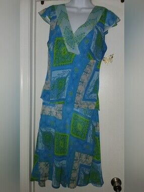 Pre-loved Women's Nine West Blue and Green Patterned Midi Skirt Set.